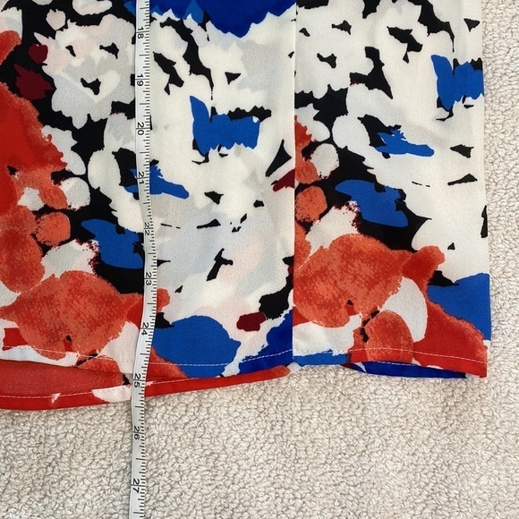 🌸Vince Camuto floral blouse red white and blue - Picture 8 of 9